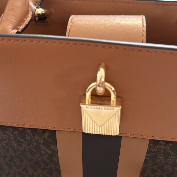 MK Michael Kors barely used arm/shoulder bag brown with gold hardware - Picture 3 of 8